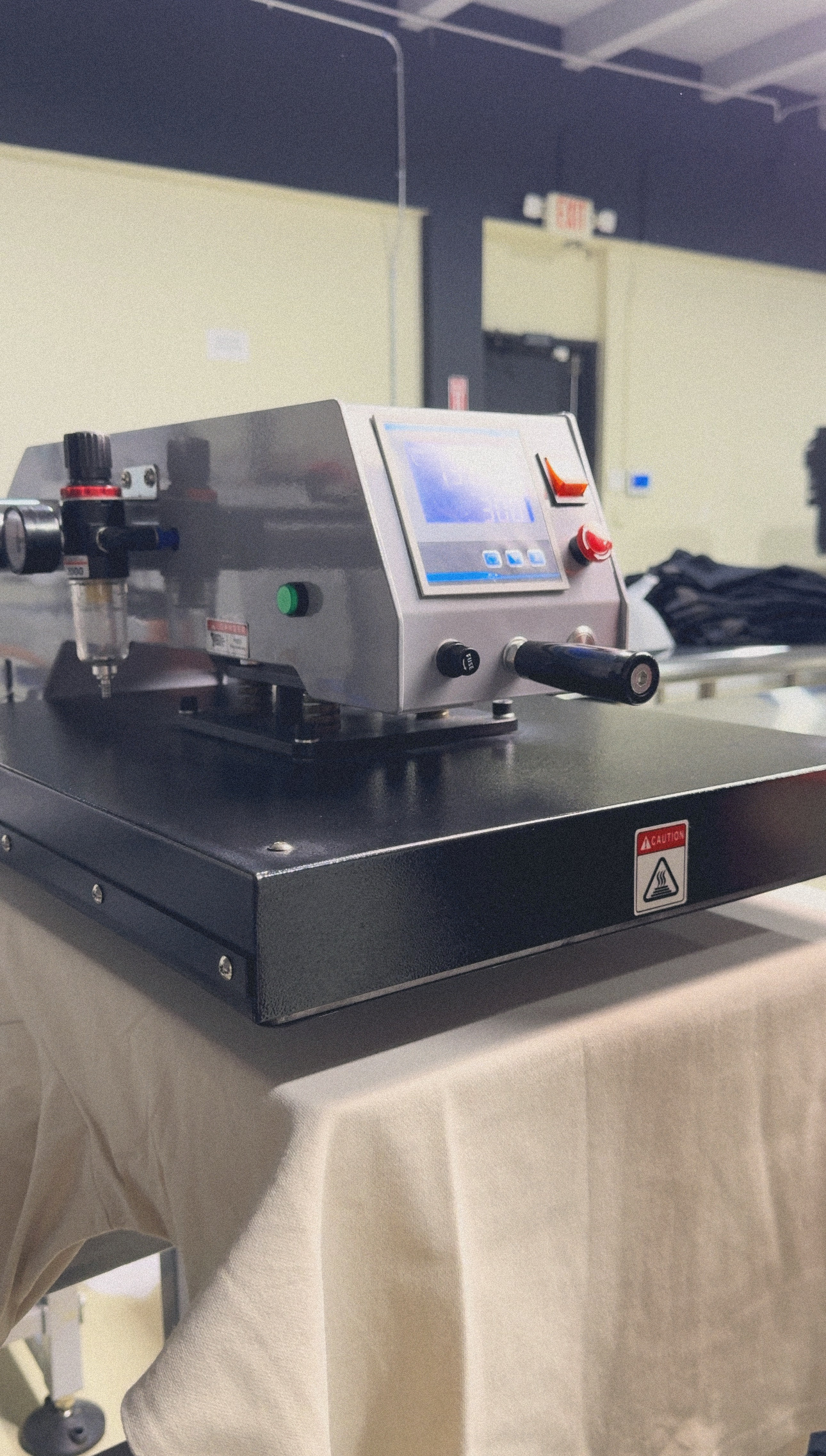 Equipo de heat press para personalización textil